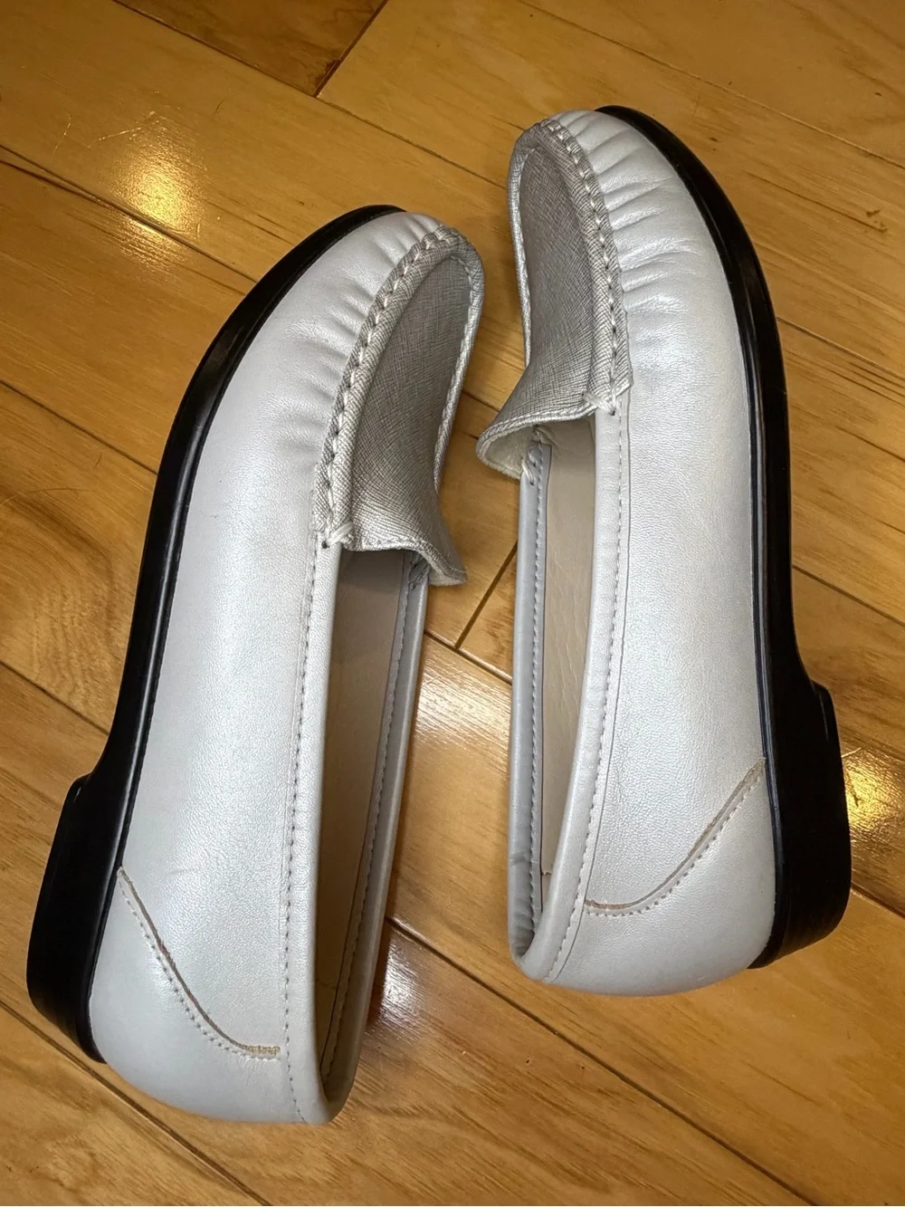 SAS Tripad Comfort Silver Leather Loafers Womens 7.5 W Wide Slip On Shoes